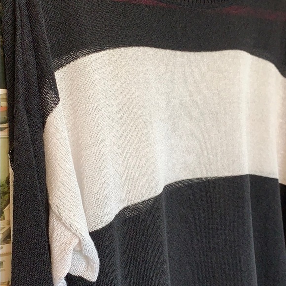 💕HP💕525 America black and white Striped sweater - Picture 4 of 14